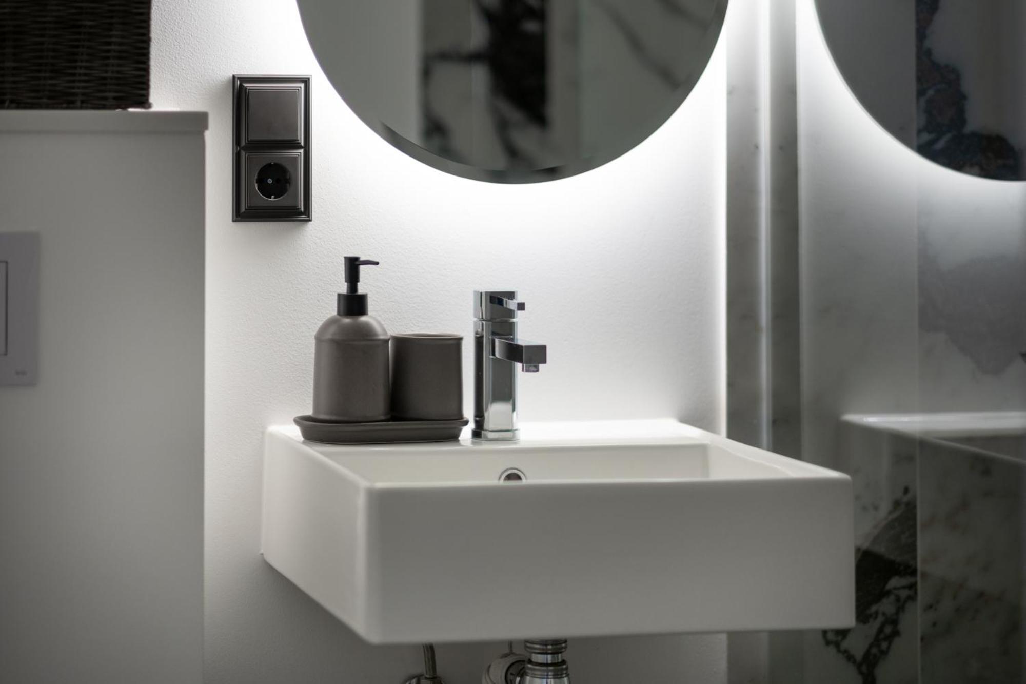 Turgaus Self Check-In Old Town Aparthotel Klaipėda Exteriör bild
